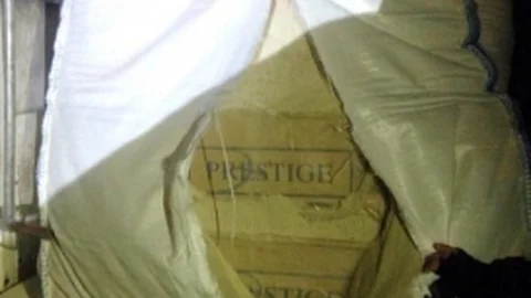 Kum Çuvallarından Kaçak Sigara Çıktı