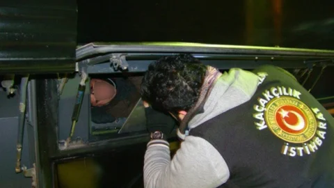 Otobüsün Bagajındaki Gizli Bölmeden 4 Kaçak Göçmen Çıktı