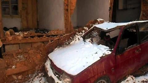 Toprak Evin Duvarı Çöktü