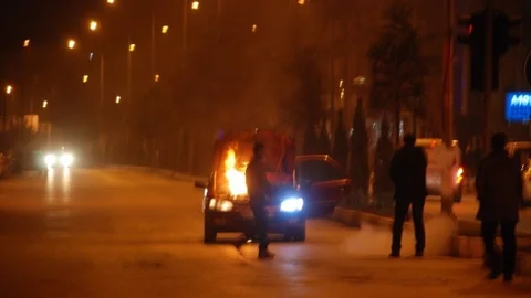 Kırmızı Işıkta Otomobil Alev Aldı