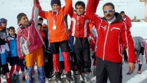 Okullar Arası Alp Disiplini İl Birinciliği Kayak Yarışları Sona Erdi