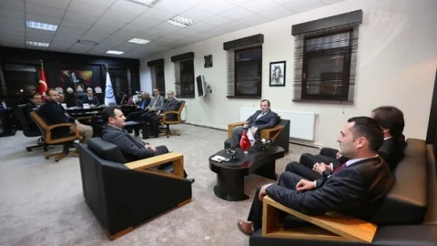 Bayburt Eğitim-Bir-Sen'in Yeni Kadrosundan Rektör Coşkun'a Ziyaret