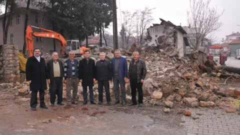 Eski Hamam Yıkıldı Yerine Konak Yapılacak