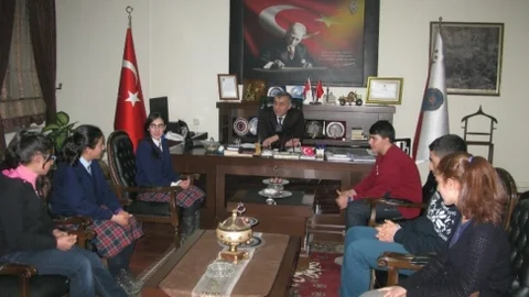 Emniyet Müdürü Çakmak Başarılı Öğrencileri Ödüllendirdi