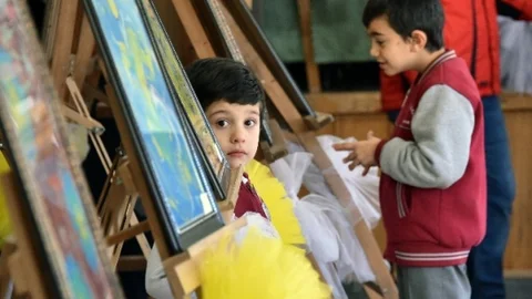 Gümüşhane'de Minik Öğrencilerden Ebru Ve Vitray Sergisi