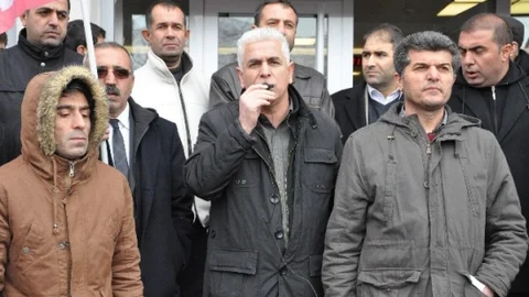 İşçiler Bordrolarını Yaktı