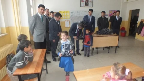 Öğrencilere Atkı Ve Bere Dağıtımı