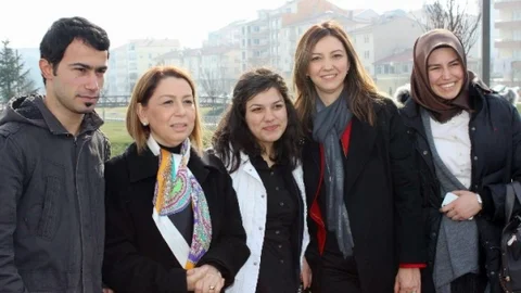 HDP'li Gençlerle AK Parti Genel Başkan Yardımcısının İlginç Diyaloğu