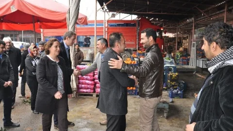 Eş Başkanlar Sebze Hali Esnafını Ziyaret Etti