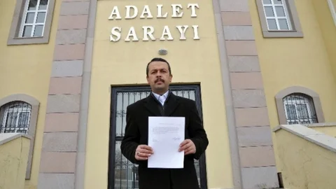 (Özel Haber) Şair Ve Yazar Çarboğa'dan Cumhuriyet Gazetesi Yazarları Hakkında Suç Duyurusu