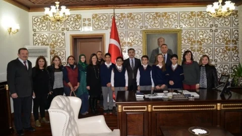 Bolu Valisi Başarılı Öğrencilerle Bir Araya Geldi