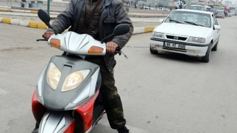 Motosikletle Otomobili Çektiler