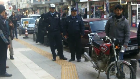 Kaldırım Üzerine Park Edilen Motosikletler Kaldırıldı