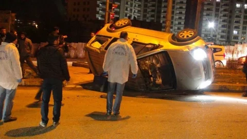 Polisten Kaçan Araç Takla Attı Yaralı Sürücü Kayıplara Karıştı