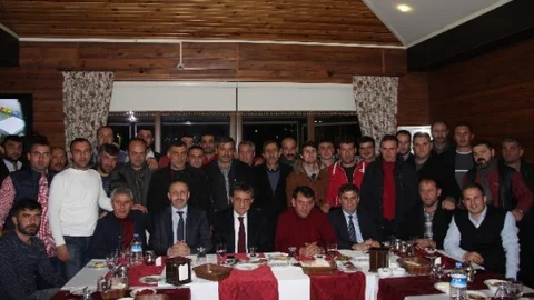 Başkan Sağıroğlu Karla Mücadele Ve Asfaltlama Ekiplerine Yemek Verdi