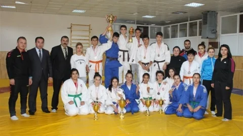 Karaman'da Yapılan Okullar Judo Müsabakaları Sona Erdi