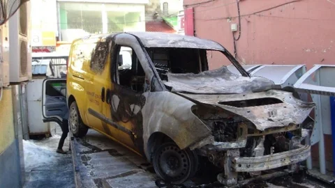 PTT Araçları Kundaklandı