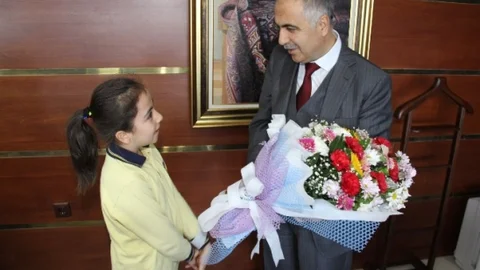 Vali Karahan'a Öğrencilerden Ziyaret