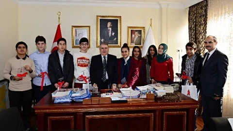 Başkan Mahçiçek TEOG Birincilerinni Ödüllendirdi