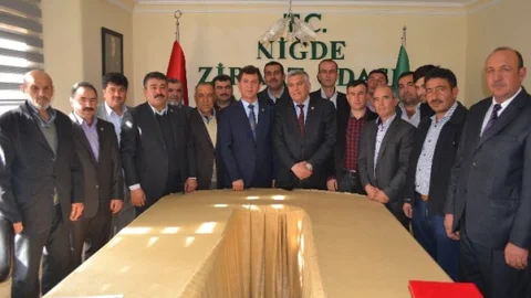 Veli Kenar'dan Meclis Üyelerine Teşekkür Plaketi