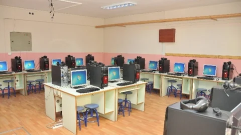 Hayırsever İş Adamından Bilgisayar Teknoloji Sınıfı