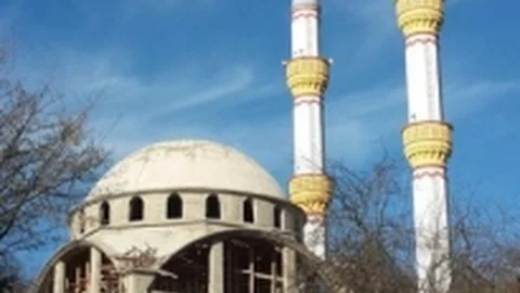 Minareler Tamam Sıra Camide