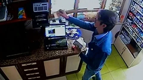 Bilecik'te Hırsızlık Yapan Şahıs Güvenlik Kamerasına Yakalandı