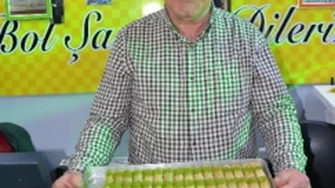 Niğdeli Talihli Bayi Sahibine Baklava Gönderdi
