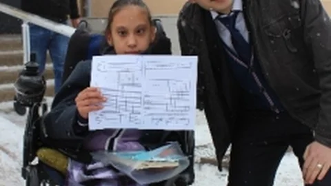 Engelli Özgenur'un Karne Sevinci