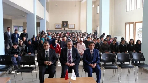 Müdürü Dursun Öğrencilere Karne Dağıttı