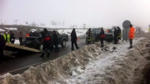 Tavşanlı'da Zincirleme Trafik Kazası 6 Yaralı