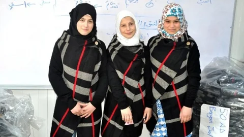 Çadır Kentteki 8 Bin Öğrenciye Kışlık Dağıtıldı