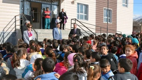 Başkan Gürsoy Köy Okulunda Karne Dağıttı