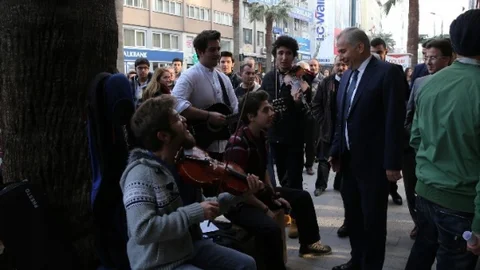 Başkan Zolan Gençlerle Sokakta Sohbet Etti Özçekim Yaptı