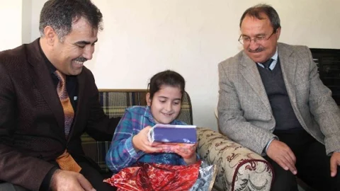 Fethiye'de Evde Eğitim Alan 8 Öğrenci Karne Sevinci Yaşadı