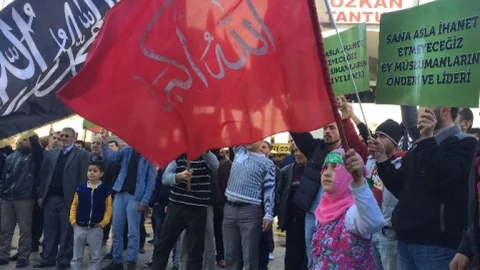 Peygamberimize Hakaret Eden Dergiye Protesto