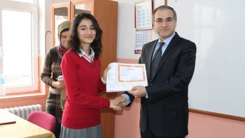 Sungurlu'da 10 Bin Öğrenci Karne Aldı