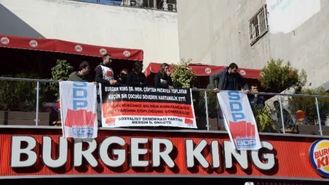 Sdp'liler Burger Kıng'i İşgal Etti