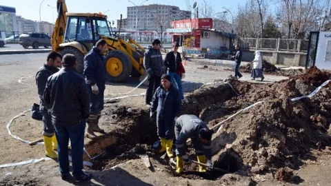 Belediye Dedaş Girişinde Açtığı Hendeği Kapattı