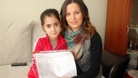 Okula Gidemeyen Öğrenciler Karnelerini Evlerinde Aldı