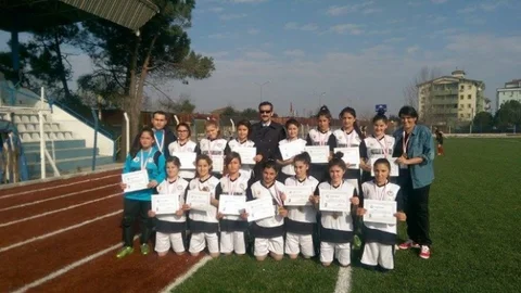 Pazarlarlı Kızlar Yarı Finalde