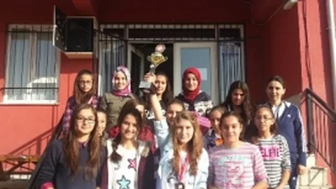 Başarılı Öğrenciler Altınla Ödüllendirildi