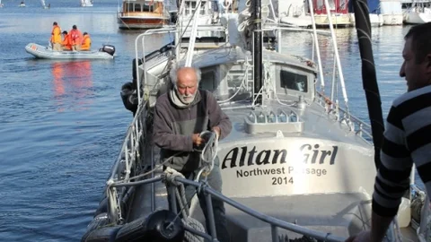 Kendi Yaptığı Tekneyle 6 Aydır Denizde