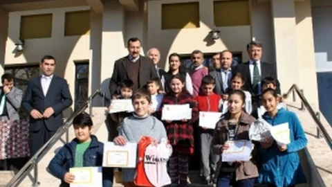 Gölbaşı İlçesinde Karneler Dağıtıldı