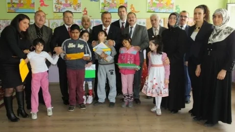 Burhaniye'de 9 Bin 200 Öğrenci Karne Aldı