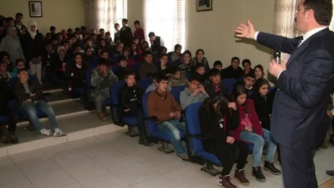 Tuşba'da Karne Dağıtım Töreni