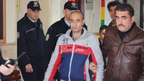 Cuma Çıkışında Kur'an-I Kerim Yaktılar