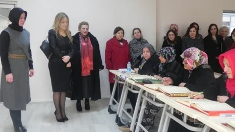 Aylin Coş'dan Adapazarı Sosyal Dayanışma Merkezine Ziyaret