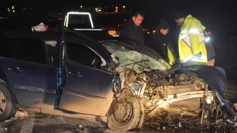 Otomobil İş Makinesine Çarptı 2 Ölü 2 Yaralı