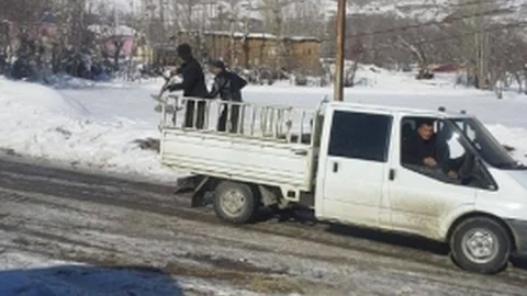 Durankaya Beldesi'nde Yol Tuzlama Çalışması Başlattı